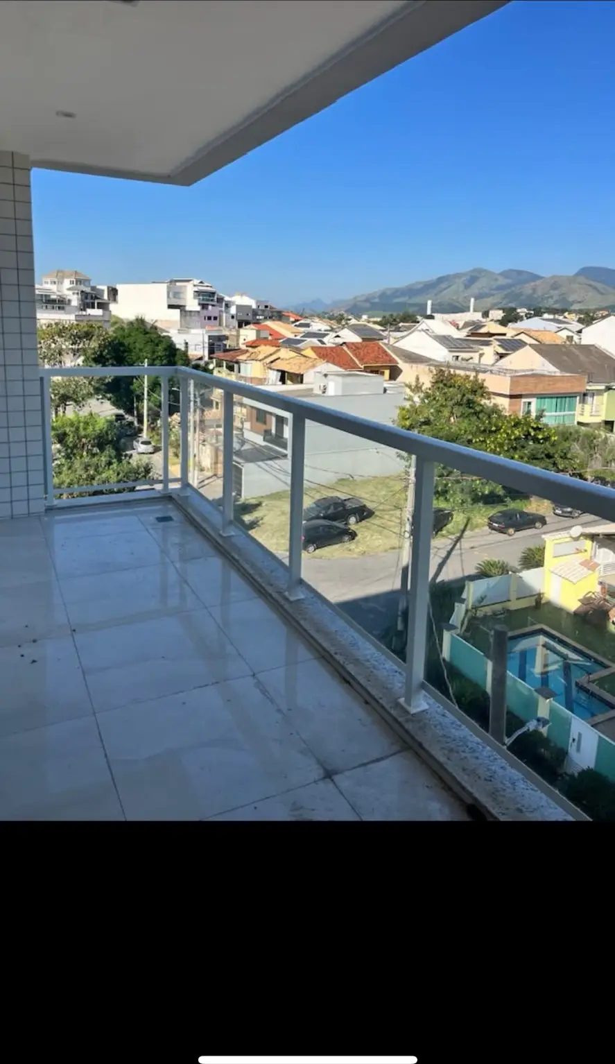 Sacada envidraçada com fechamento de vidro executada pela Rcastro Vidros no Rio de Janeiro
